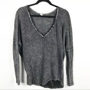 We The Free Distressed V-Neck Long‎ Sleeve Top Gray Grunge Slouchy S